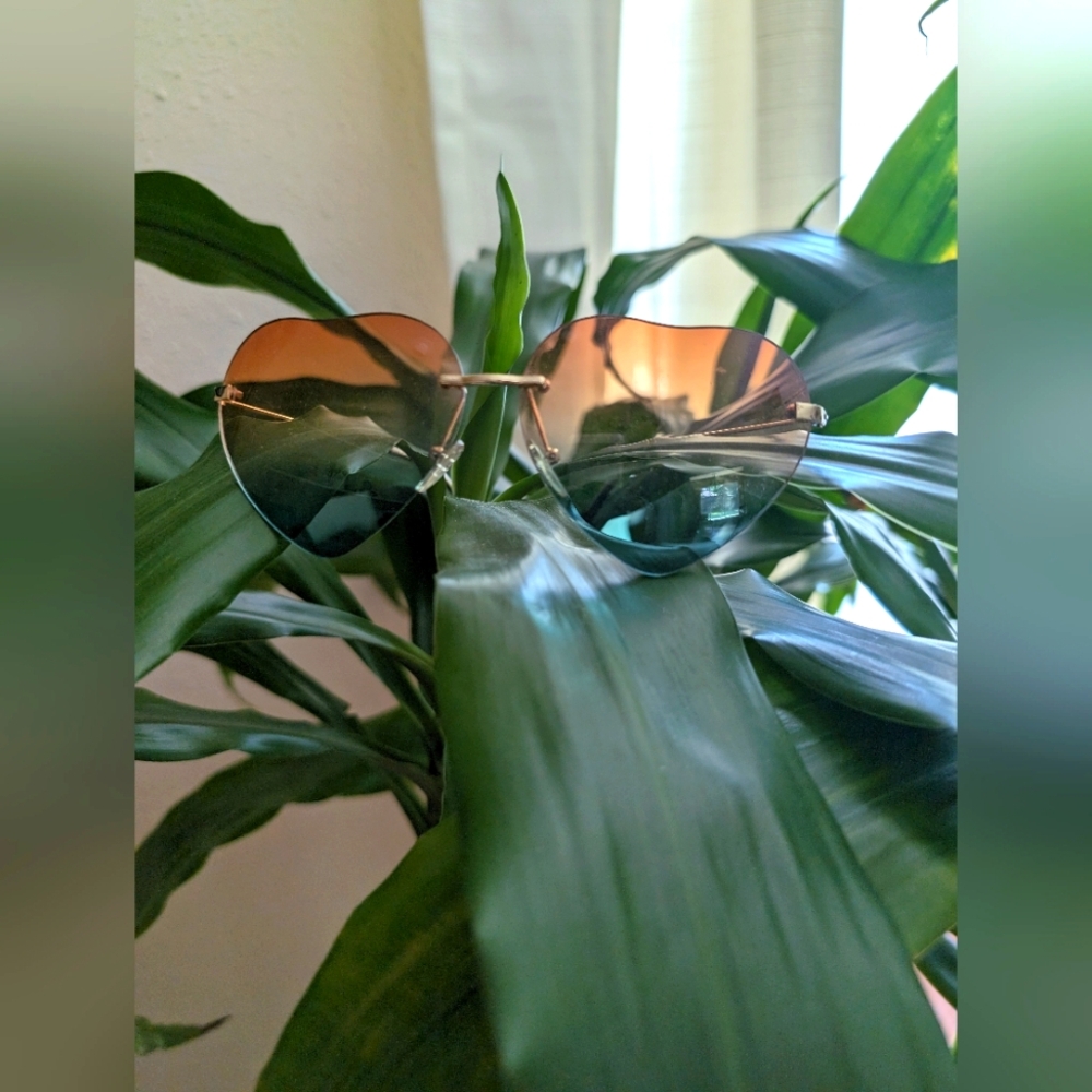 Heart Shaped Frameless Sunglasses